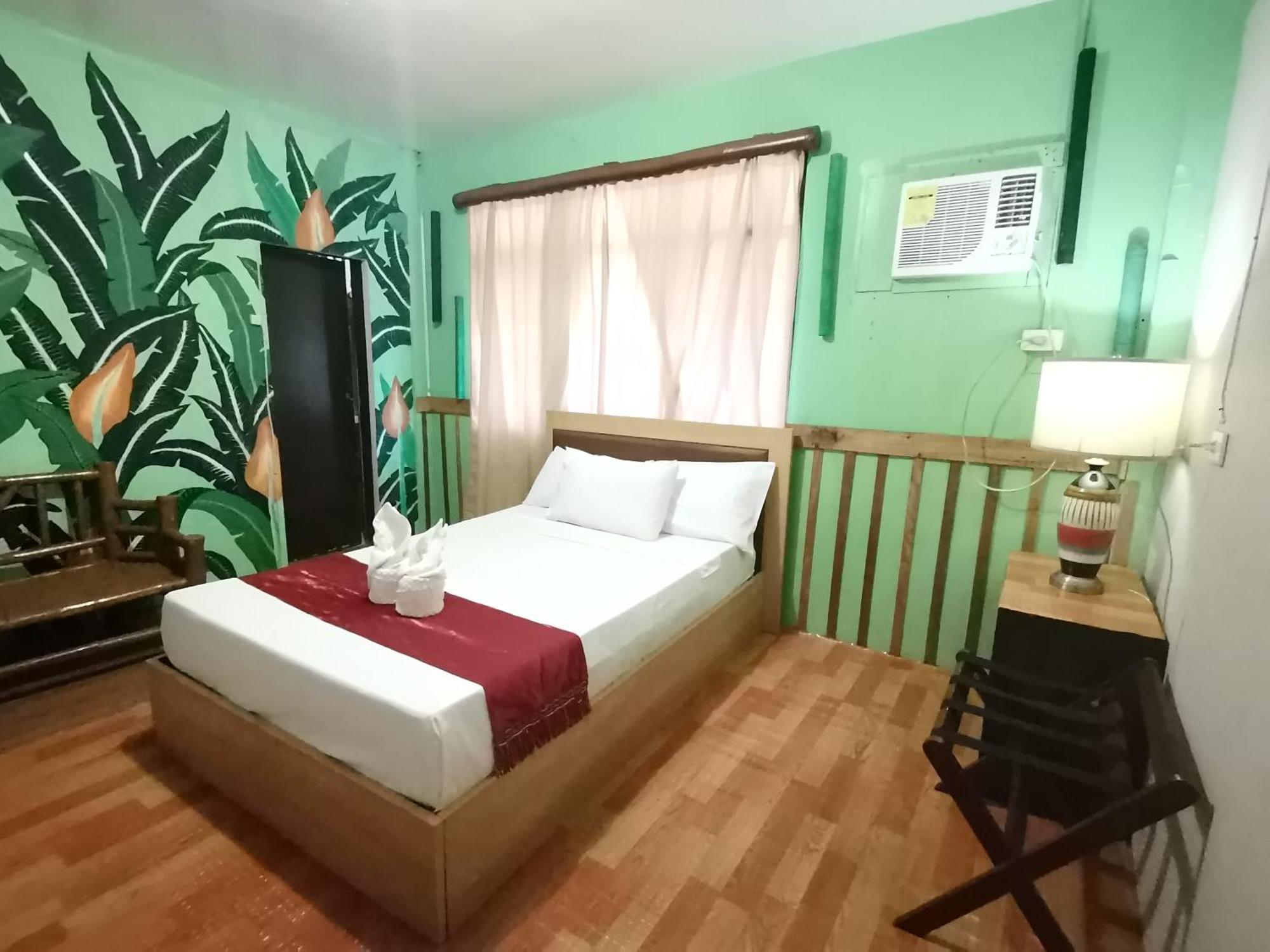 Coron Town Traveller'S Dormitory Экстерьер фото