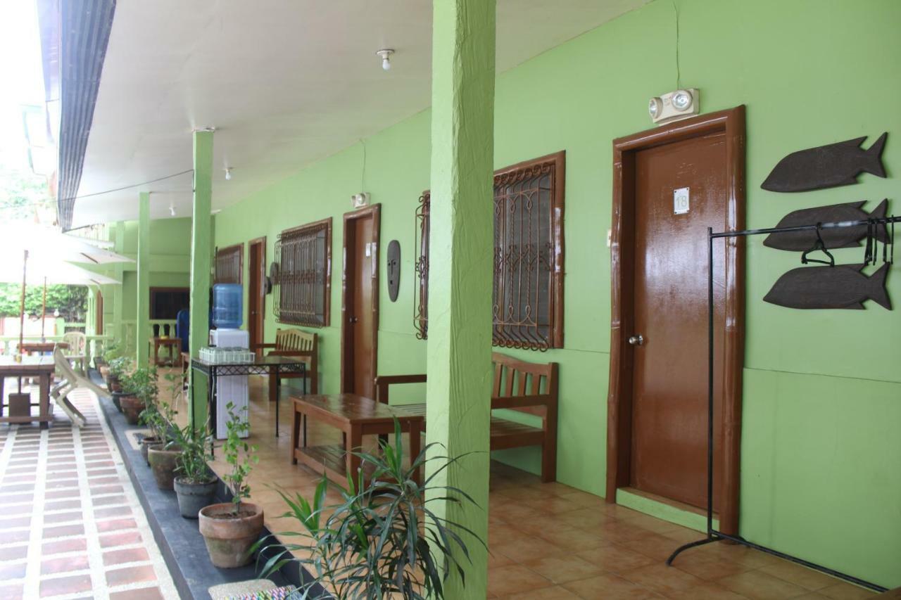 Coron Town Traveller'S Dormitory Экстерьер фото