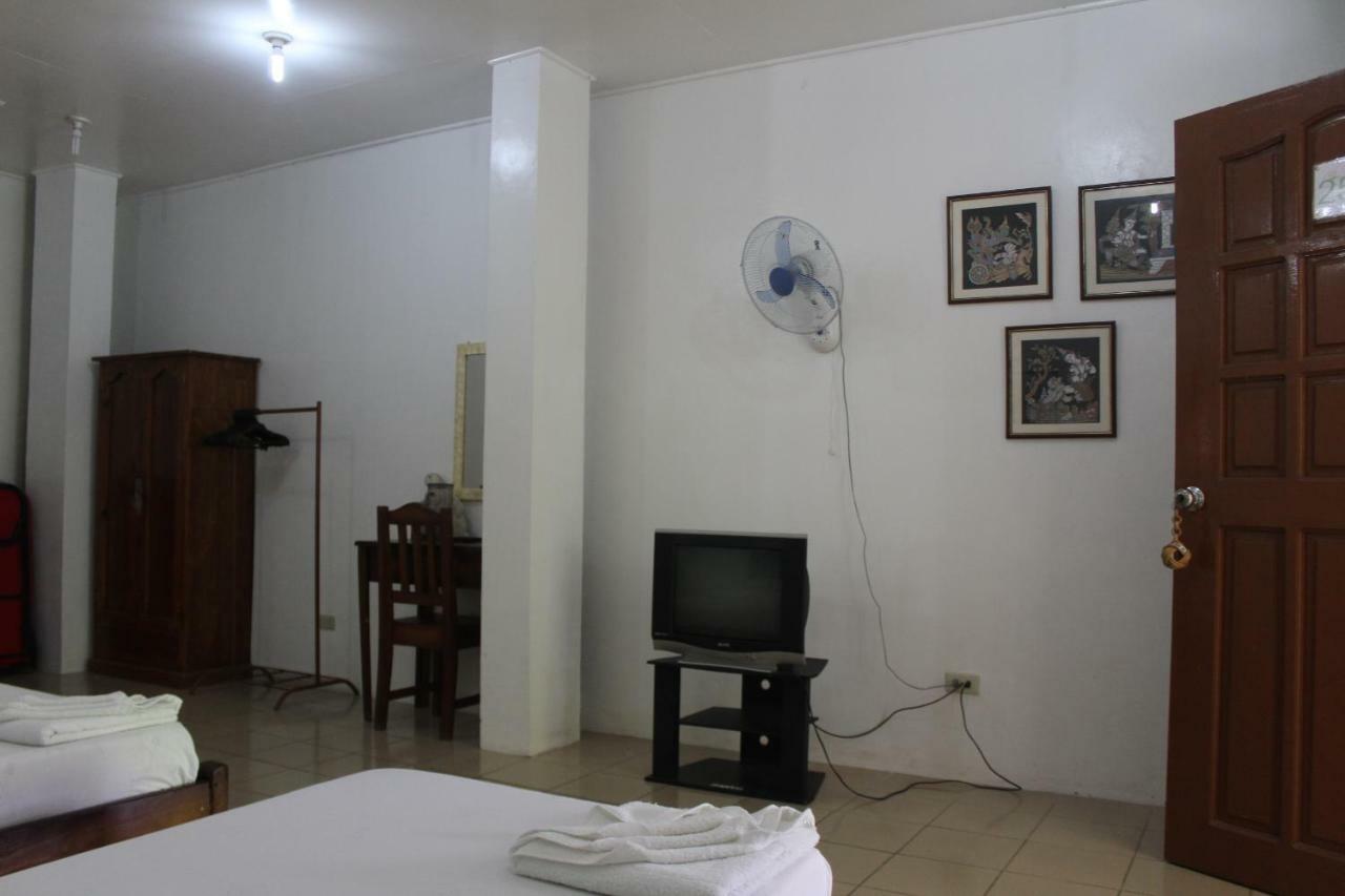 Coron Town Traveller'S Dormitory Экстерьер фото