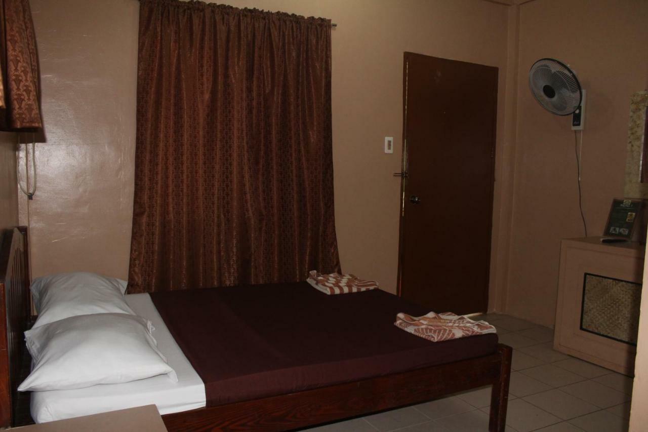 Coron Town Traveller'S Dormitory Экстерьер фото