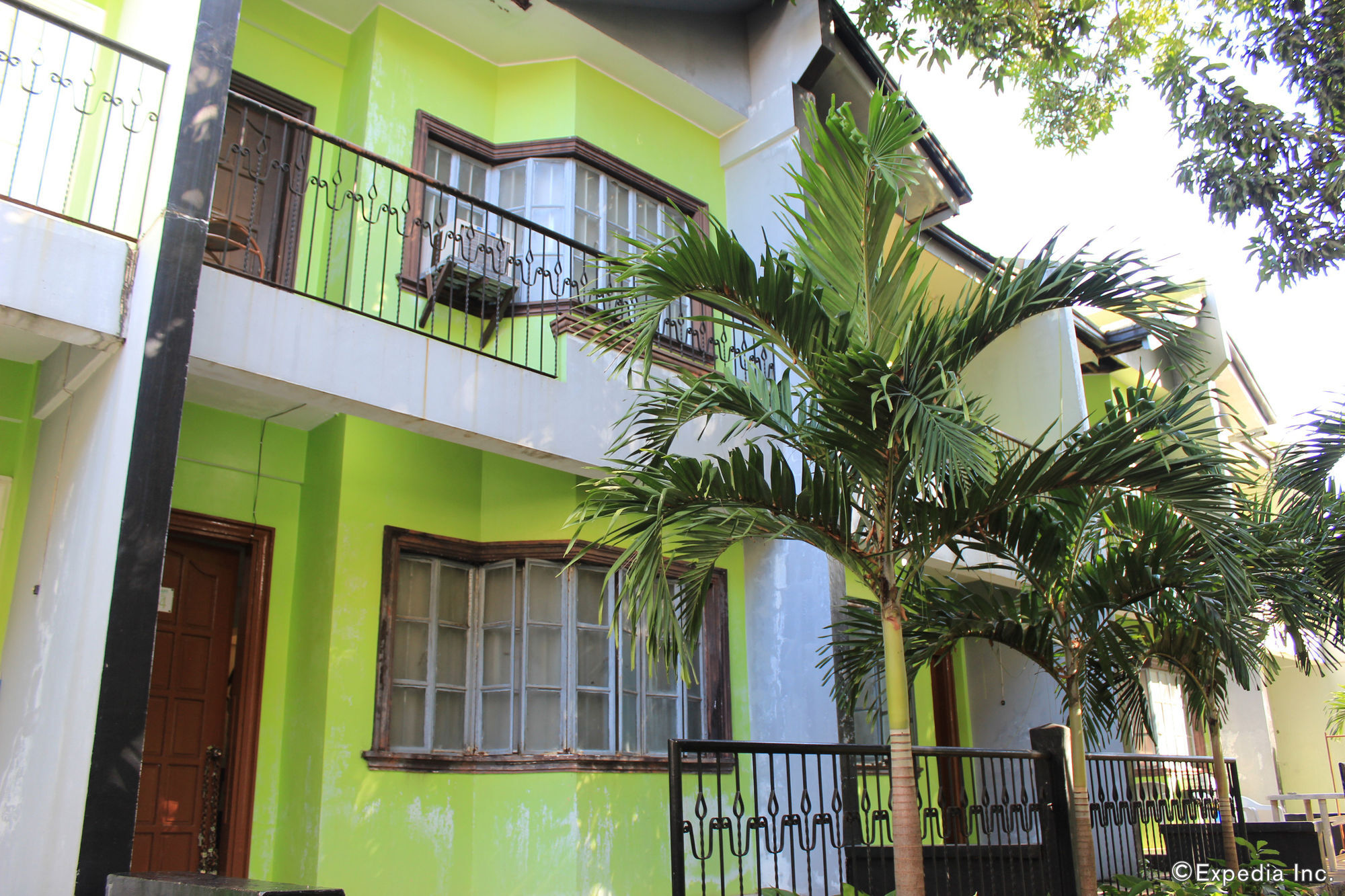 Coron Town Traveller'S Dormitory Экстерьер фото